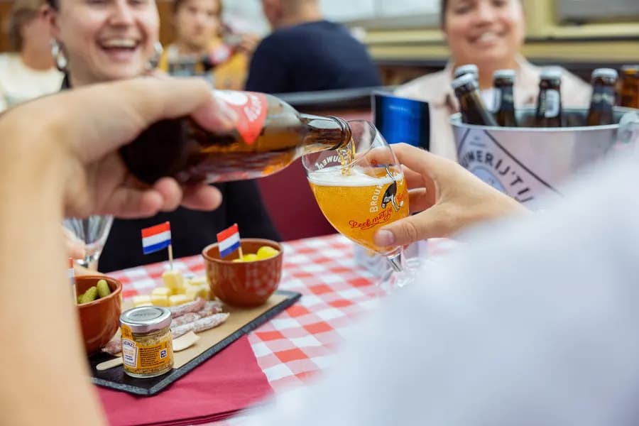Rondvaart met bierproeverij van brouwerij 't IJ