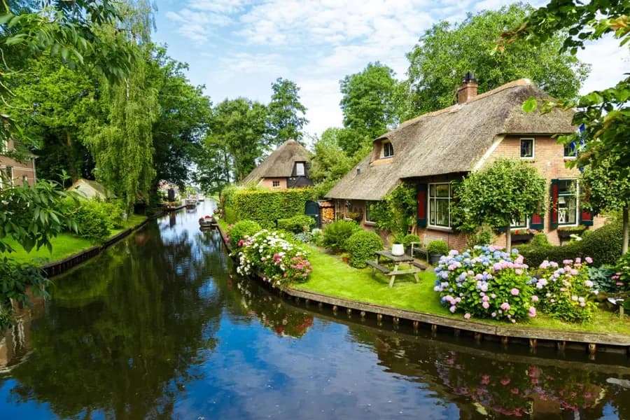 From Amsterdam: Daytrip to Giethoorn, Venice of th
